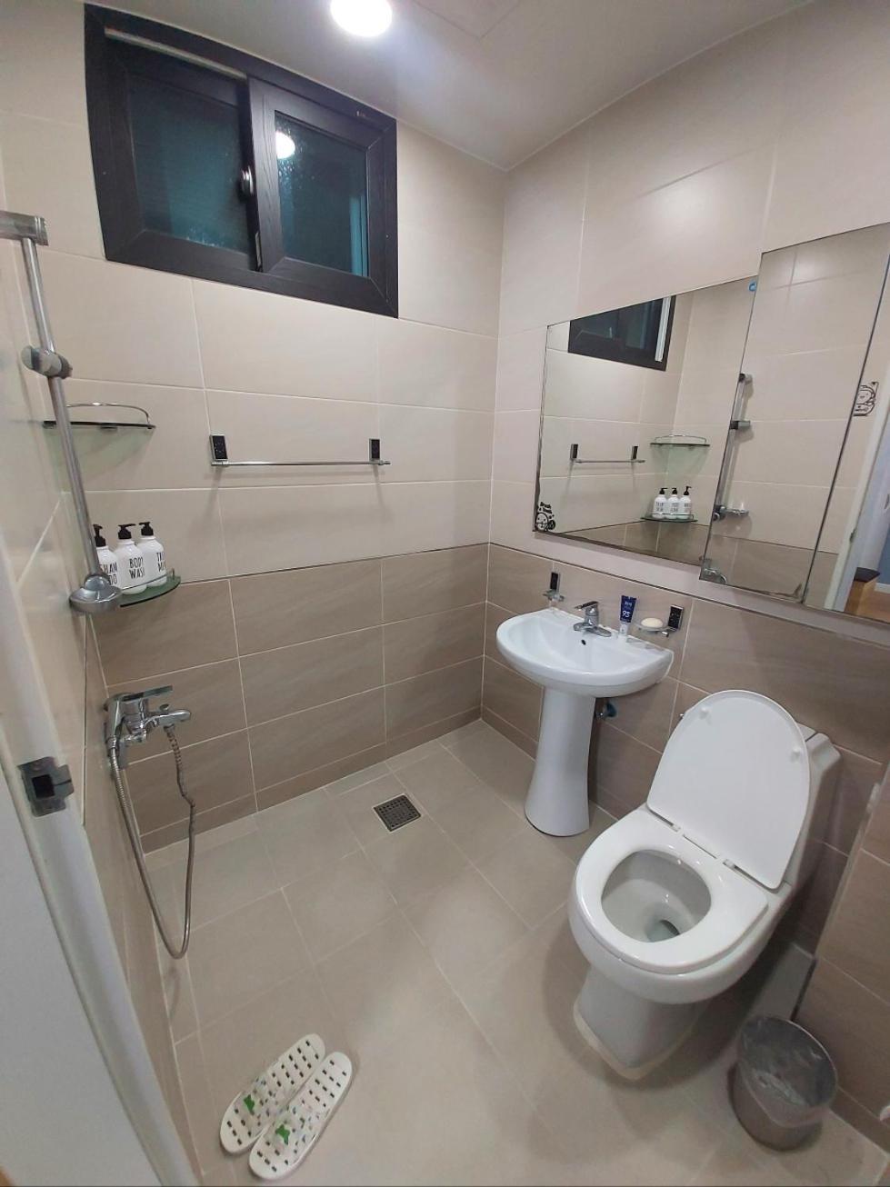 29 Play House Hotel Incheon Bagian luar foto